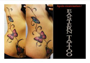 Photo de Arabesques et papillons, fleurs, tatouage réalisé par Eastern Tattoo