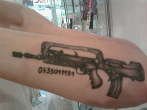 Photo de Arme famas F1, tatouage, inclassable