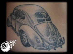 Photo de Beetle split 1956, tatouage, inclassable réalisé par Florian Tattoo