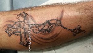 Photo de Croix, croix, tatouage réalisé par Demon & Merveille