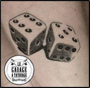 Photo de dé a jouer, tattoo, tatouage