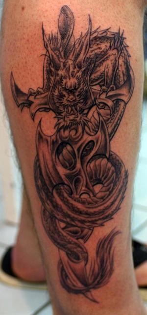 dragon sur son glaive