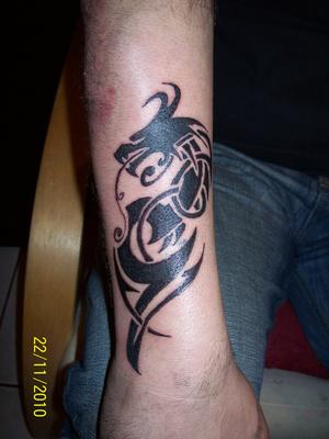 dragon tribal stylisé