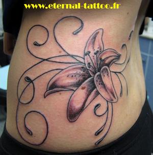Fleur de lys et volutes