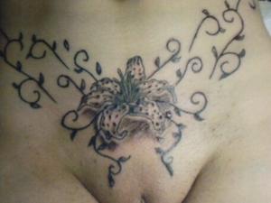 fleur et volutes
