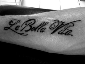Lettrage "la bella vita"