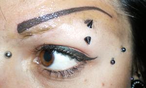 Maquillage permanent sourcils