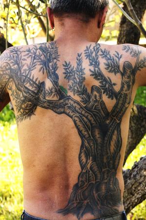 Photo de Olivier, fleurs, tatouage réalisé par Eastern Tattoo