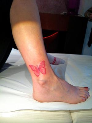 Photo de Papillon couleurs, rose, papillon réalisé par Azae Tattoo