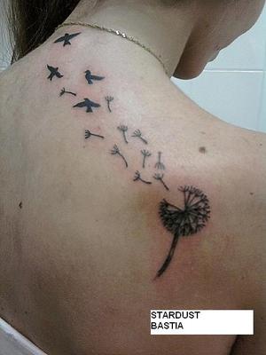Photo de pissenlit oiseau, fleurs, tatouage réalisé par Stardust