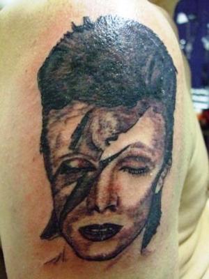 Photo de portrait de David Bowie, portrait, tatouage