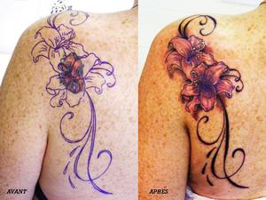 Photo de recouvrement, fleurs, tatouage réalisé par Eastern Tattoo