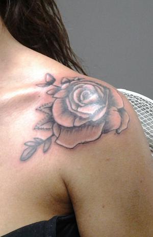 rose épaule