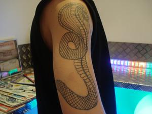 serpent sur l'épaule