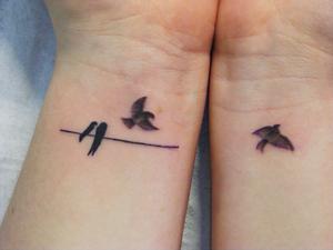 tatouage hirondelles