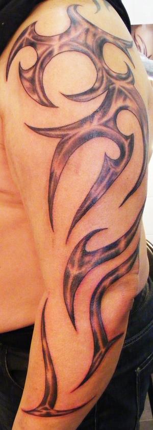 Photo de tatouage tribal, tribal, tatouage réalisé par Eastern Tattoo