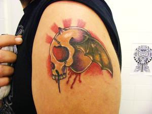 Photo de tattoo skull, tatouage, tattoo old school réalisé par Eastern Tattoo