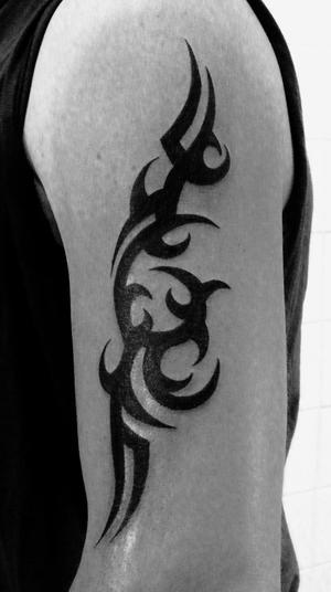 Photo de tribal bras, tribal, tatouage réalisé par Eastern Tattoo