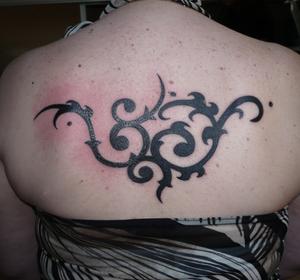 Tribal dans le dos