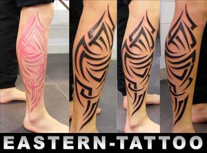 Photo de tribal mollet, tribal, tatouage réalisé par Eastern Tattoo