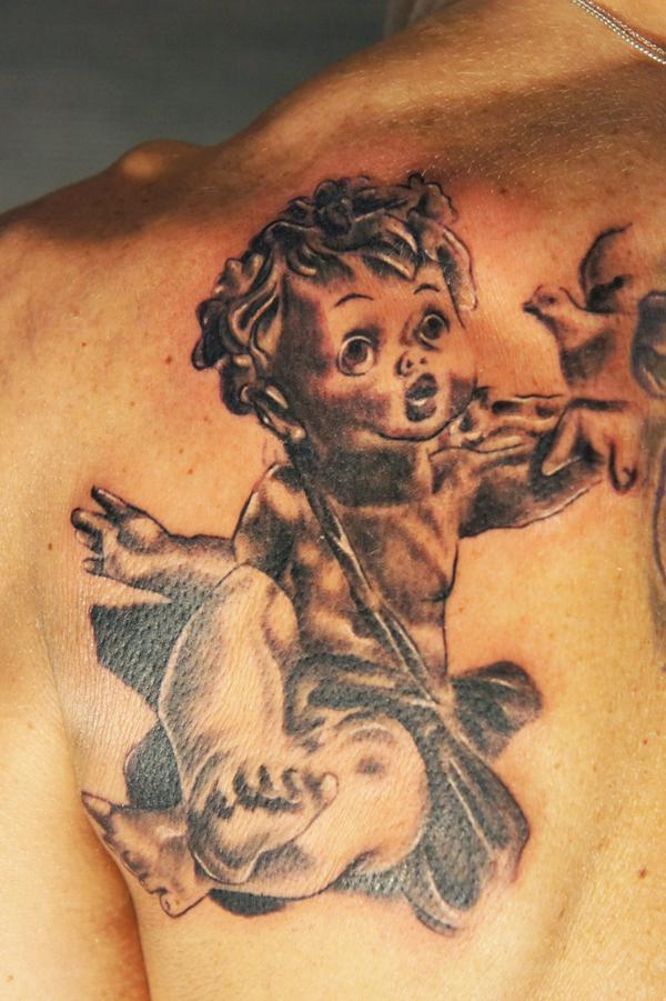 Photo de Ange, ange, tatouage réalisé par Crazy Needles
