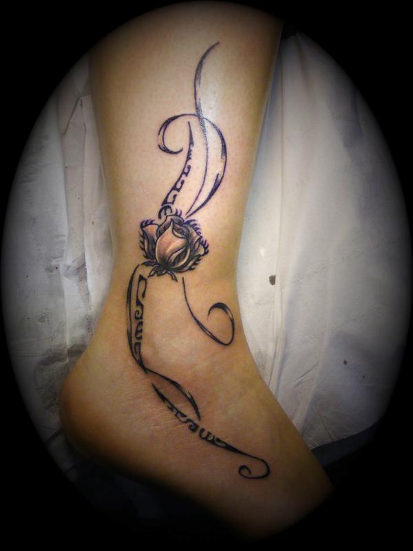 Arabesque maori et rose