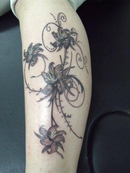 Photo de arabesques et lys, arabesque, fleurs réalisé par Tattoos passion