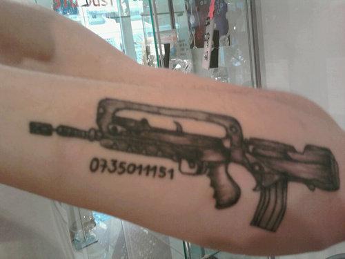 Photo de Arme famas F1, tatouage, inclassable