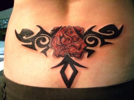 Photo de bas de dos, tribal, fleur