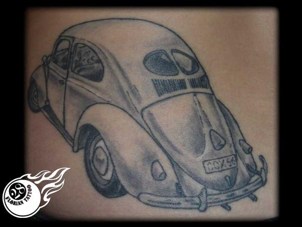 Photo de Beetle split 1956, tatouage, inclassable réalisé par Florian Tattoo