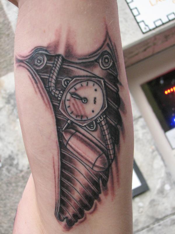 Photo de biomécanique, biomécanique, tatouage réalisé par authentic tatoo