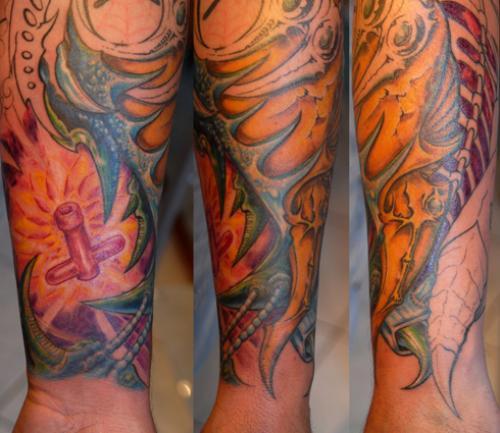 Photo de Biomechanique, biomécanique, couleur réalisé par Karma'z Needles Tattoo Shop