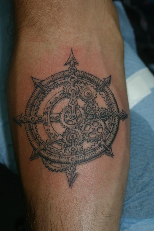 Photo de boussole rose des vents, tatouage, inclassable réalisé par Bodygraphic
