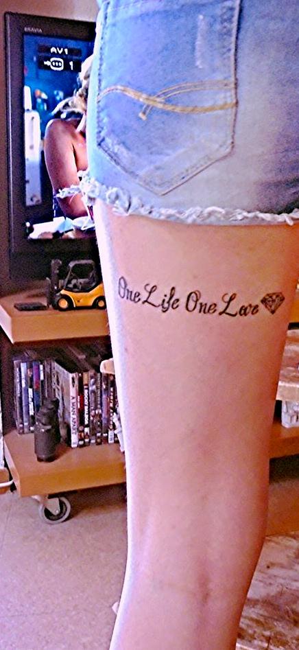 Photo de Calligraphie diamant, tatouage, diamant réalisé par Azae Tattoo