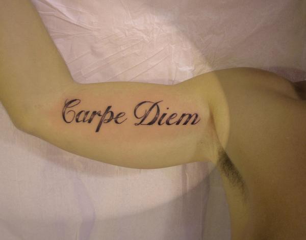 Photo de carpe diem calligraphiée, calligraphie, tatouage