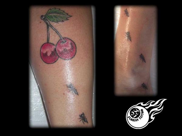 Photo de Cerises et fourmis, tatouage, cerises réalisé par Florian Tattoo