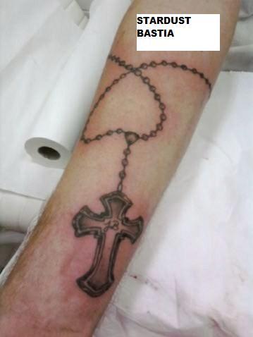 Photo de chapelet , croix, tatouage, inclassable réalisé par Stardust