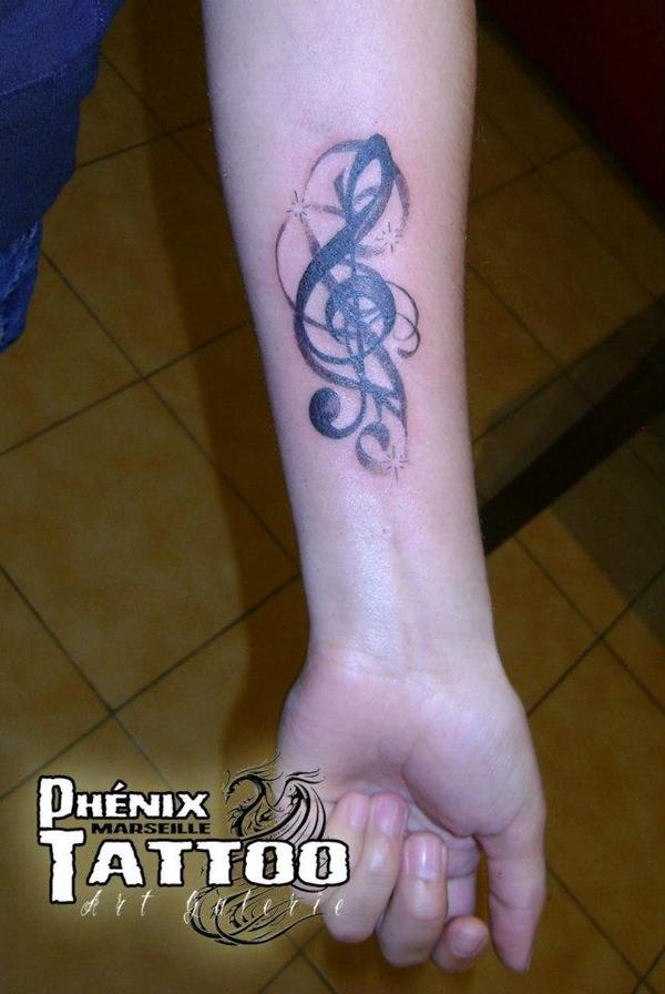 Photo de Clef de sol, tatouage, inclassable réalisé par Phénix Tattoo