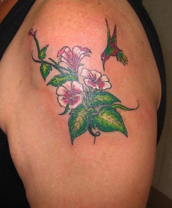 Photo de Colibri Butinant Une Fleur, fleur, oiseau réalisé par Eternal Tattoo