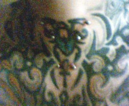 Photo de Cou, piercing superficiel, piercing, superficiel