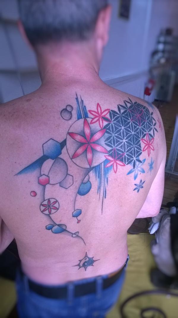 Photo de Cover géometrique cicatrisé, recouvrement, création réalisé par G-rem Tattoo