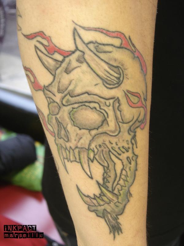 Photo de crâne de démon, démon, crâne réalisé par Inkpact tattoo piercing