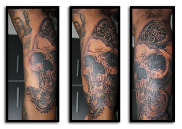 Photo de Crâne engrenage, crâne, tatouage réalisé par Bodygraphic