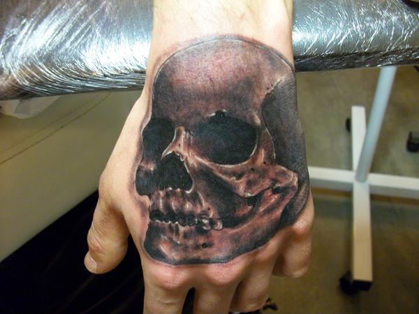 Photo de crâne réaliste, réaliste, hardcore réalisé par FINE LINE'S TATTOO
