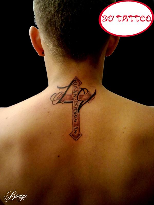 Photo de Croix, croix, lettrage réalisé par So' Tattoo