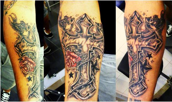 Photo de croix portugaise, tatouage, croix portugaise réalisé par Eastern Tattoo