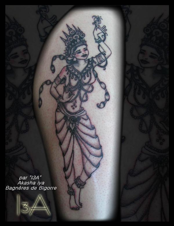 Photo de danseuse cambodgiènne, tatouage, cambodge réalisé par Akasha tatouage