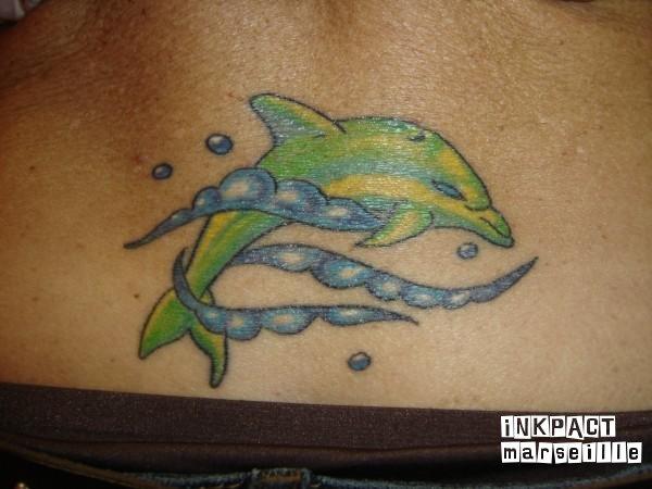 Photo de dauphin vert, dauphin, animaux réalisé par Inkpact tattoo piercing