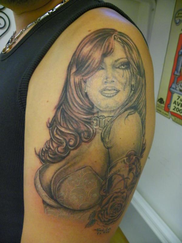Photo de déesse en pleure, portrait, tatouage réalisé par fred-ink tattoo
