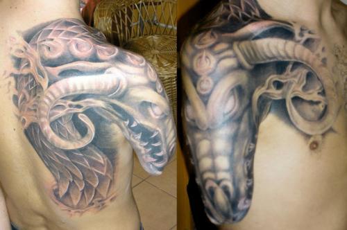 Tatouage réalisé par tatouages et Piercing Corporel Design